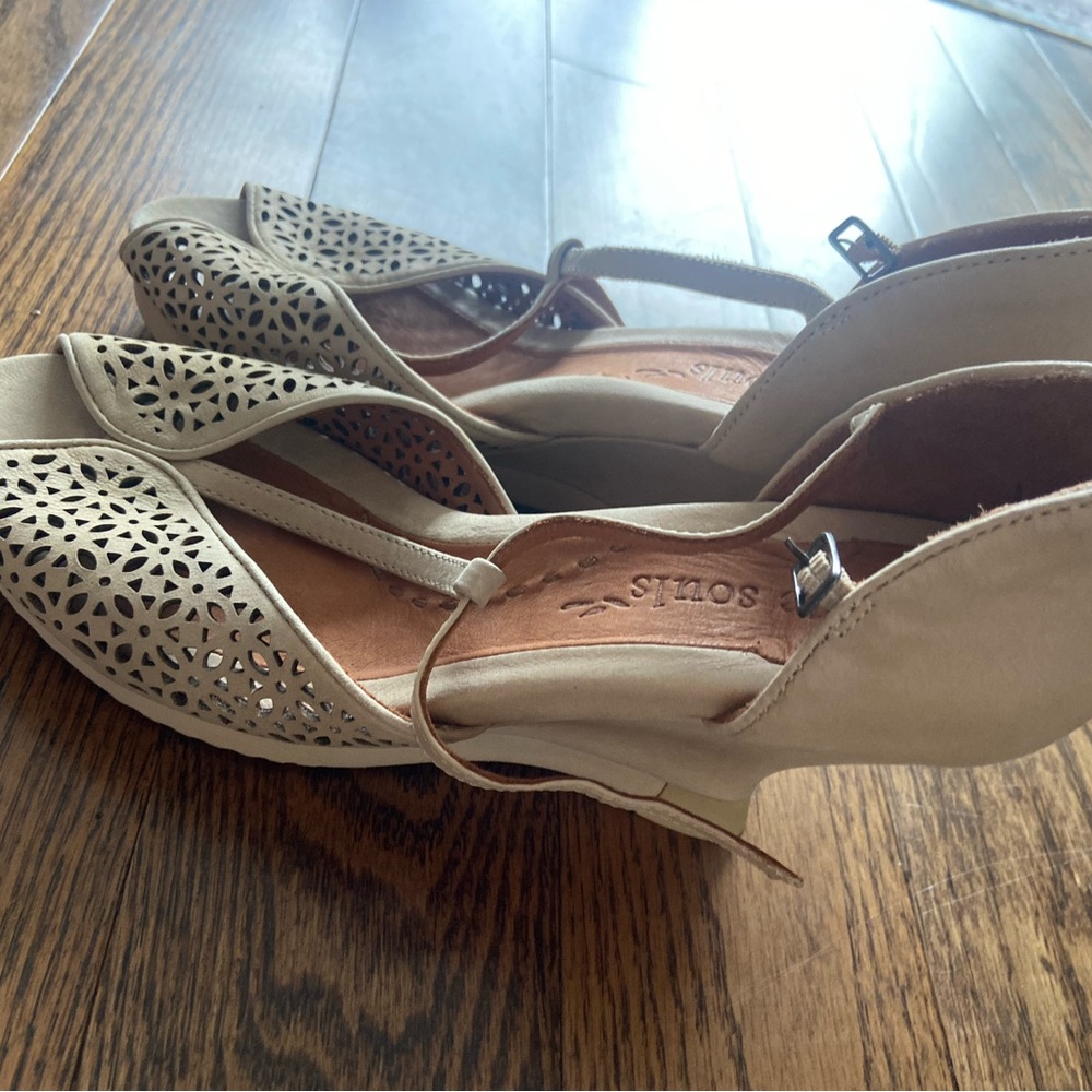 NEW beige creme/cream heel